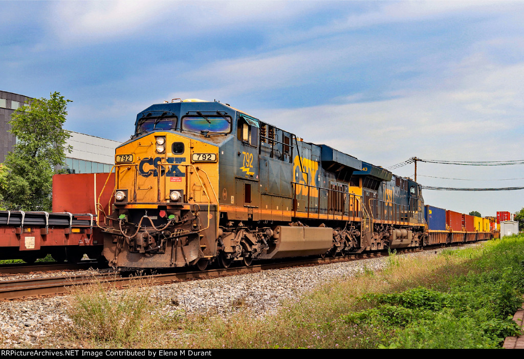 CSX 792 on I-010